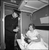 Statens Järnvägar, SJ WLAB. Single, 1 och 2 klass.
Till vänster konduktör Ivar Bodin