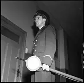 Tågklarerare med signalstav.