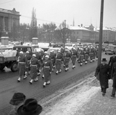 Statens Järnvägar SJ Driftvärn går högvakt vid Kungliga slottet.