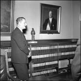 Statens Järnvägar SJ Generaldirektör Erik Upmark. vid överlämnandet av gåvan från Norske stadsbanor, NSB.