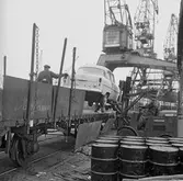 Göteborg. Lossningsarbete i Frihamnen.