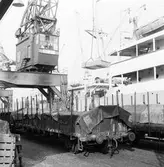 Göteborg. Lossnings- och lastningsarbete i Frihamnen.