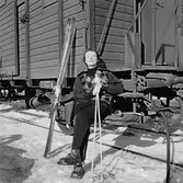 Statens Järnvägar, SJ Tåghem, resenärer vid godsvagn.