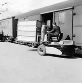 Småbehållare, typ B.
Last- och lossning av behållaren med gaffeltruck typ Hyster 40, lyftkapacitet 2,0 ton.