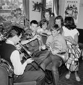 Statens Järnvägar, SJ Tåghem.
Underhållning i sällskapsvagnen.
(Blackebergs Lärov. tåghem)