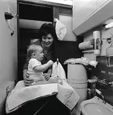 Barnkupé med statister.