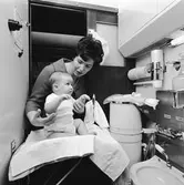 Barnkupé med statister.