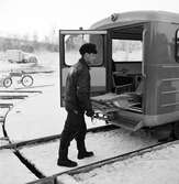 Statens Järnvägar, SJ MDR202 431 spårambulans i Abisko, (motordressin).
Reparatör Stig Bodin var förste amublansförare 1948 - 1968.