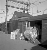 Statens Järnvägar SJ godsvagn 47207. Styckegodslossning vid Norra station.