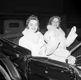 Statens Järnvägar, SJ. Luciatärnorna Berit och Ulla vid Lucias besök i Berlin 1958