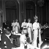 Statens Järnvägar, SJ. Luciafirande på före detta bankirhemmet Gerhus i Berlin. I luciatåget från höger: Lucia Birgitta Schoultz, Kerstin, Berit, Ann-Britt och Ulla