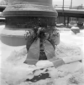 Krans vid Nils Erikssons staty, Järnvägsparken