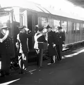 NSB, Norges Statsbaner. Vid kung Olav V besök i Stockholm. Kung Olav V och vår egen kung Gustav VI Adolf