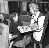 Statens Järnvägar, SJ YOa2 , servering i kupé.