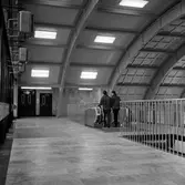 Entréhallen från Klarabergsviadukten. Rulltrappa. Hissar