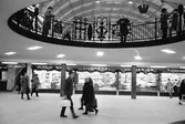 Jultrafik, Stockholm Centralstation. Affär, undervån, tunnel till från T- Centralen.