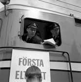 Borås Centralstation. Elektrifiering av sträckan Borås-Alvesta. Första eltåget, SJ Rb2 1003.