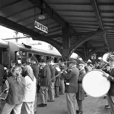 Elektrifiering av sträckan Borås-Alvesta. Första eltåget, SJ Rb2 1003.  Blåsorkester