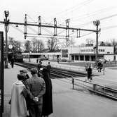 Falköpings Centralstation. Ett U lok syns på spåret.