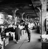Klarahallen, salutorg. Försäljning av frukt, grönt och blommor