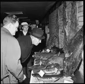 Invigning av Årsta partihandel. Kung Gustav VI Adolf, 2:a från vänster