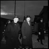 Invigning av Årsta partihandel. Kung Gustav VI Adolf, 1:a från vänster. Generaldirektör, Gd, Erik Upmark, 2:a från vänster