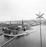 Riddarholmen sedd från Stadshusets torn. Provisoriska pontonbron 