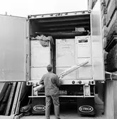 Containertransport vid Operan. Fotot taget från Strömgatan.