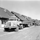 Prefab-flak. Byggplats: V. Haninge. Svealast-hustransport