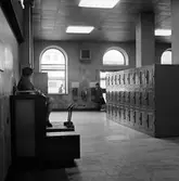 Första dagen, tågledarstrejken. Förvarings boxar. Taxiplan och Vasagatan utanför.