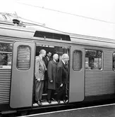 Statens Järnvägar SJ X1. Trafikstart för X1:orna inom AB Storstockholms Lokaltrafik. Generaldirektör Upmark till vänster.