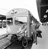 Statens Järnvägar SJ X1. Trafikstart för X1:orna inom AB Storstockholms Lokaltrafik.