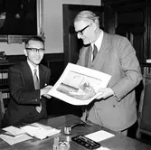 Generaldirektör Erik Upmark tillsammans med medlem ur den tekniska delegationen från Japan.