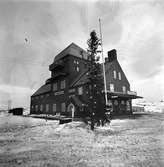 Sveriges nordligaste järnvägsstation . Stationshuset byggdes i tegel 1913