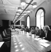 Besparingskampanjen sammanträder i Plenisalen.