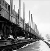 Karlstads trafikområde. Normalspåriga godsvagnar lastade på smalspårig överföringsvagn från Nordmark - Klarälvens Järnvägar, NKlJ.