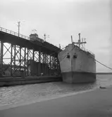 Ua-lok med malmvagnar på elevatorn vid Luelå malmhamn. SJ Mas.