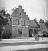 Taxinge-Näsby station med ställverk i förgrunden