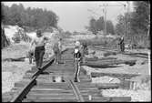 Arbete på sträckan Örebro-Frövi, som blev färdig 1956.