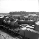 Ånglok, vagnshjul mm på Vislanda skrotplats.