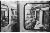 Resande i rälsbuss.