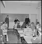 Alf Larsson som Nils Holgersson besöker skolungdomar i Karlskrona.