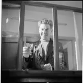 Personal i biljettkassa.