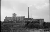 Krigsskadad fabriksbyggnad.