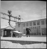 Snöskottning på stationen i Nässjö.