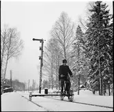 Järnvägspersonal på kontrolltur.