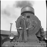 Personal framför ånglokspanna.