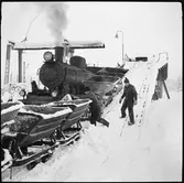 Urspårning på decauvillebana med SJ E2 936 samt grusvagnar.