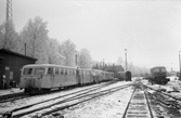 Växjö bangård. I bakgrunden VTJ lokstall. Blandade rälsbussar.
SJ Y01t 492 främst
UCo4t på Q37