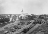 Det gamla Stationshuset låg vid bangårdens norra ände, 1900 revs den och och ersattes av en ny, parallellt med bangården